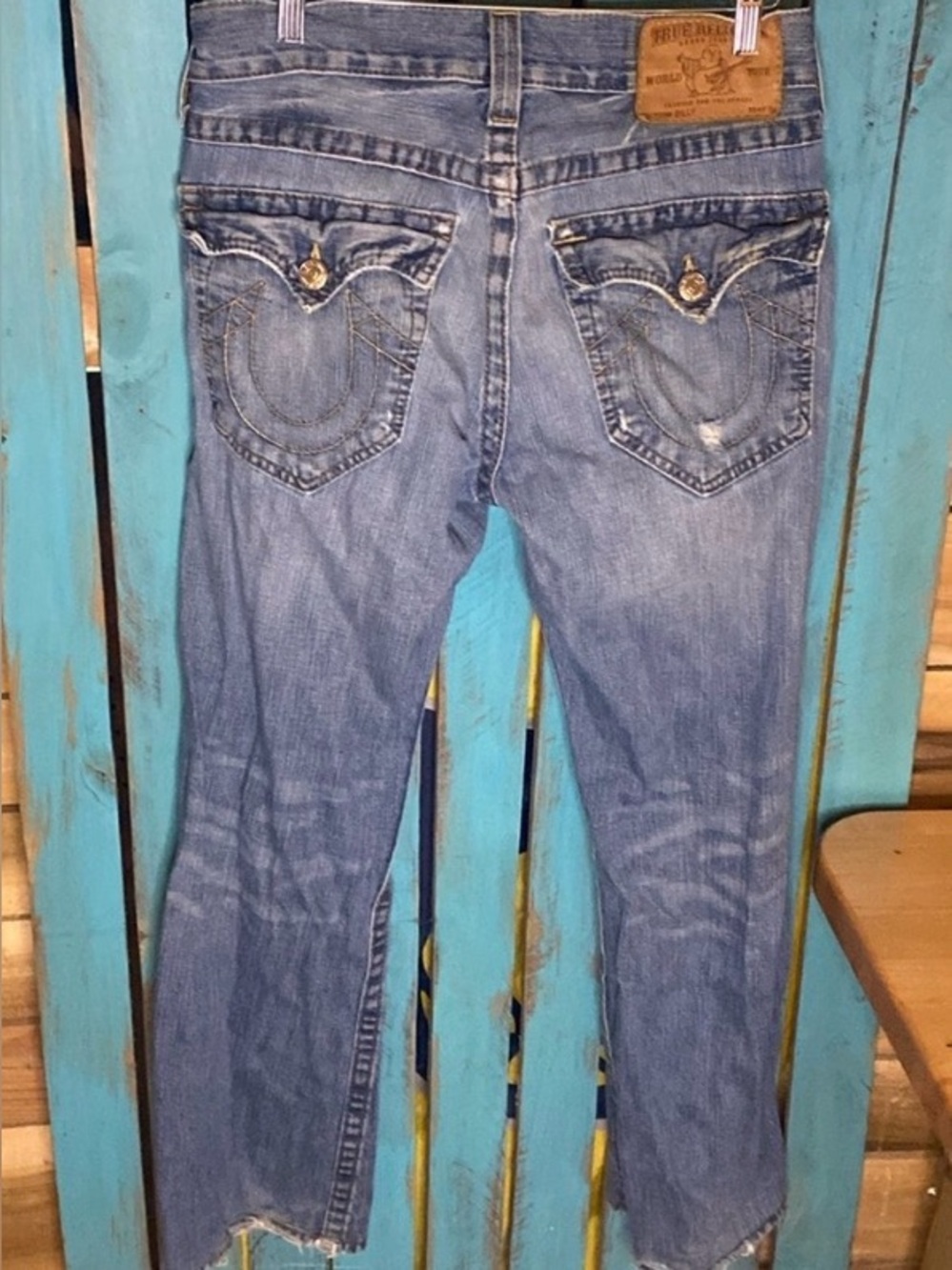 True Religion Billy button flap rear pockets distressed 31x30 holes wear USA